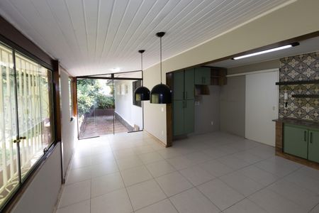Casa de condomínio à venda com 450m², 4 quartos e 2 vagasCozinha
