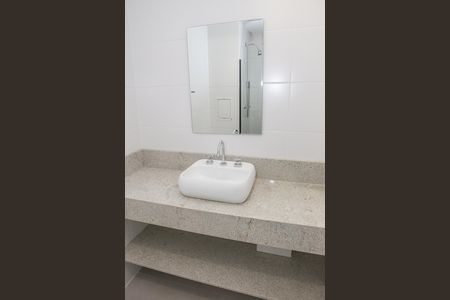 Banheiro de kitnet/studio à venda com 1 quarto, 27m² em Perdizes, São Paulo