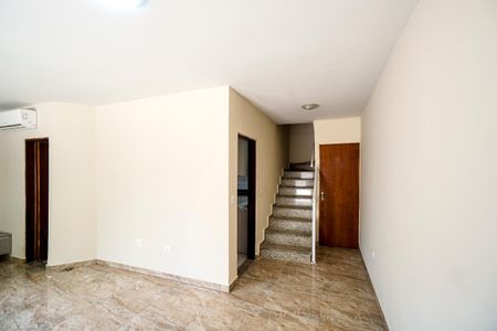 Sala de casa de condomínio à venda com 3 quartos, 110m² em Vila Esperança, São Paulo