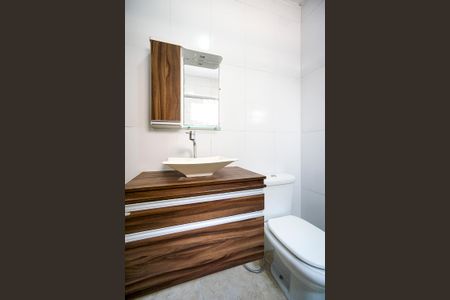 Casa de condomínio à venda com 110m², 3 quartos e 3 vagasBanheiro social