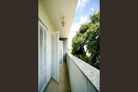 Casa de condomínio à venda com 110m², 3 quartos e 3 vagasVaranda dos quartos 01 e 02