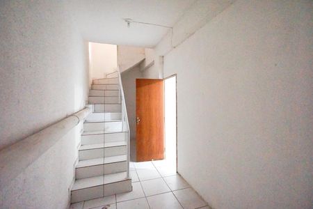 Casa de condomínio à venda com 110m², 3 quartos e 3 vagasEscada da garagem