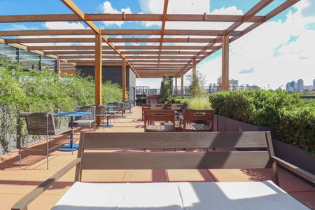 Studio para alugar com 36m², 1 quarto e 1 vaga Studio para alugar com 36m², 1 quarto e 1 vagaÁrea comum - Piscina