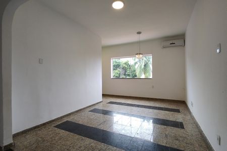 Casa para alugar com 60m², 3 quartos e sem vaga Casa para alugar com 60m², 3 quartos e sem vagaSala