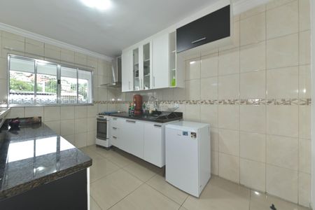 Casa para alugar com 240m², 4 quartos e 2 vagas Casa para alugar com 240m², 4 quartos e 2 vagasCozinha