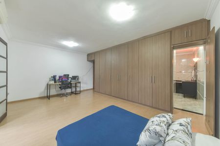 Casa para alugar com 240m², 4 quartos e 2 vagas Casa para alugar com 240m², 4 quartos e 2 vagasSuíte