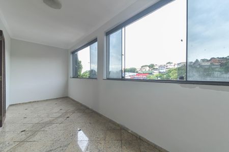 Casa para alugar com 240m², 4 quartos e 2 vagas Casa para alugar com 240m², 4 quartos e 2 vagasSuíte - Varanda