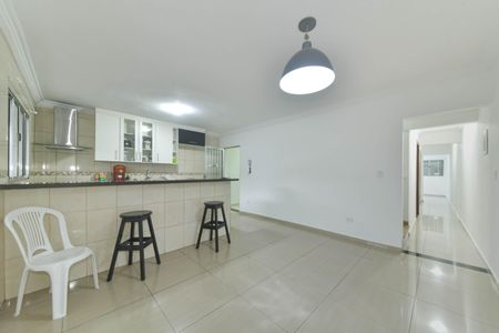 Casa para alugar com 240m², 4 quartos e 2 vagas Casa para alugar com 240m², 4 quartos e 2 vagasCozinha
