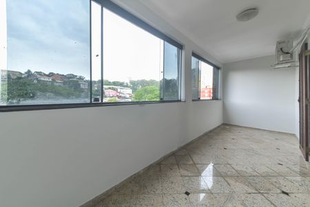Casa para alugar com 240m², 4 quartos e 2 vagas Casa para alugar com 240m², 4 quartos e 2 vagasSuíte - Varanda