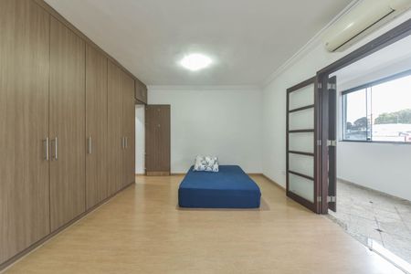 Casa para alugar com 240m², 4 quartos e 2 vagas Casa para alugar com 240m², 4 quartos e 2 vagasSuíte