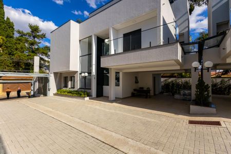 Casa de condomínio para alugar com 350m², 4 quartos e 4 vagasFachada Interna