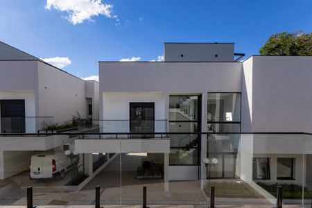 Casa de condomínio para alugar com 350m², 4 quartos e 4 vagasQuarto 4 - 4 Suíte Varanda