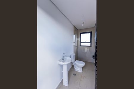 Casa de condomínio para alugar com 350m², 4 quartos e 4 vagasBanheiro de Serviço