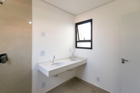 Casa de condomínio para alugar com 350m², 4 quartos e 4 vagasBanheiro da Suíte 4