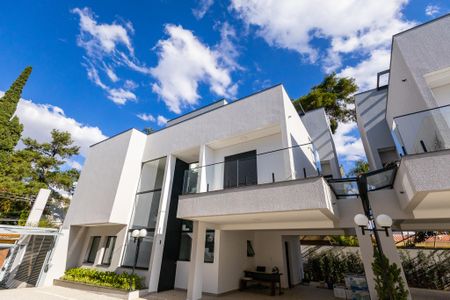 Casa de condomínio para alugar com 350m², 4 quartos e 4 vagasFachada Interna