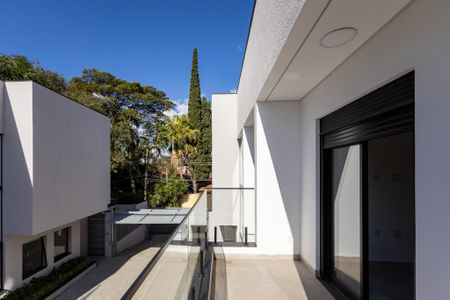 Casa de condomínio para alugar com 350m², 4 quartos e 4 vagasQuarto 4 - 4 Suíte Varanda