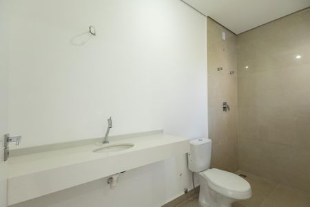 Casa de condomínio para alugar com 350m², 4 quartos e 4 vagasBanheiro da Suíte 2