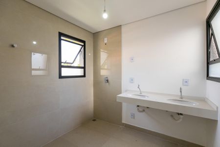 Casa de condomínio para alugar com 350m², 4 quartos e 4 vagasBanheiro da Suíte 4