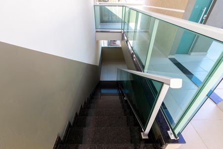 Apartamento para alugar com 38m², 2 quartos e sem vaga Apartamento para alugar com 38m², 2 quartos e sem vagaEscada