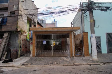 Casa à venda com 180m², 3 quartos e 2 vagas Casa à venda com 180m², 3 quartos e 2 vagasFachada