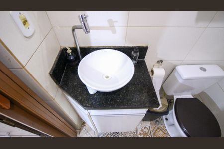 Casa à venda com 180m², 3 quartos e 2 vagas Casa à venda com 180m², 3 quartos e 2 vagasBanheiro 2