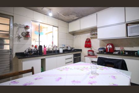 Casa à venda com 180m², 3 quartos e 2 vagas Casa à venda com 180m², 3 quartos e 2 vagasCozinha 2