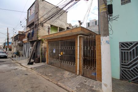 Casa à venda com 180m², 3 quartos e 2 vagas Casa à venda com 180m², 3 quartos e 2 vagasFachada