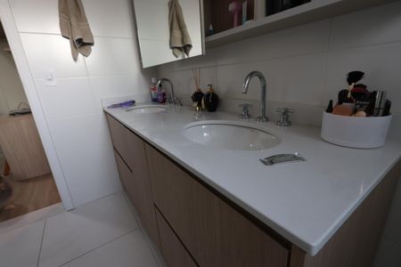 Apartamento à venda com 155m², 3 quartos e 2 vagasBanheiro da Suíte 