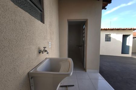 Casa à venda com 148m², 3 quartos e 2 vagas Casa à venda com 148m², 3 quartos e 2 vagasEdícula - Área de serviço