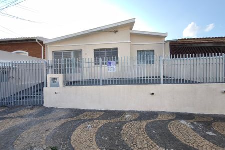 Casa à venda com 148m², 3 quartos e 2 vagas Casa à venda com 148m², 3 quartos e 2 vagasFachada