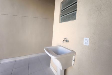 Casa à venda com 148m², 3 quartos e 2 vagas Casa à venda com 148m², 3 quartos e 2 vagasEdícula - Área de serviço