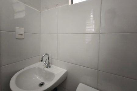 Casa à venda com 148m², 3 quartos e 2 vagas Casa à venda com 148m², 3 quartos e 2 vagasEdícula - Banheiro