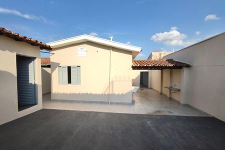 Casa à venda com 148m², 3 quartos e 2 vagas Casa à venda com 148m², 3 quartos e 2 vagasEdícula - Área de serviço