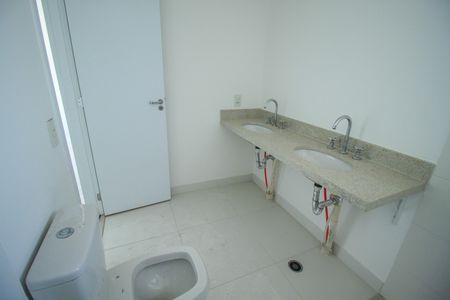 Apartamento à venda com 159m², 3 quartos e 2 vagasBanheiro da Suíte 1