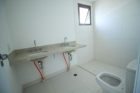 Apartamento à venda com 159m², 3 quartos e 2 vagasBanheiro da Suíte 1