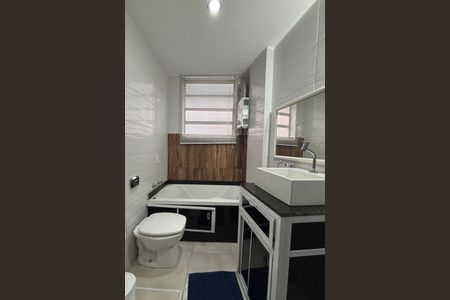 Apartamento à venda com 90m², 2 quartos e 1 vaga Apartamento à venda com 90m², 2 quartos e 1 vagaBanheiro social