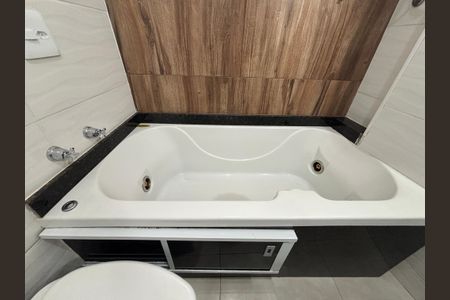 Apartamento à venda com 90m², 2 quartos e 1 vaga Apartamento à venda com 90m², 2 quartos e 1 vagaBanheiro social