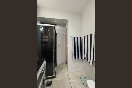 Apartamento à venda com 90m², 2 quartos e 1 vaga Apartamento à venda com 90m², 2 quartos e 1 vagaBanheiro social