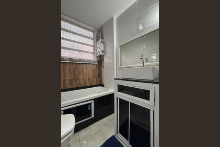 Apartamento à venda com 90m², 2 quartos e 1 vaga Apartamento à venda com 90m², 2 quartos e 1 vagaBanheiro social