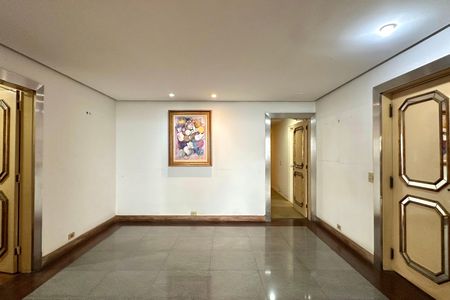 Apartamento à venda com 430m², 4 quartos e 1 vagaCorredor