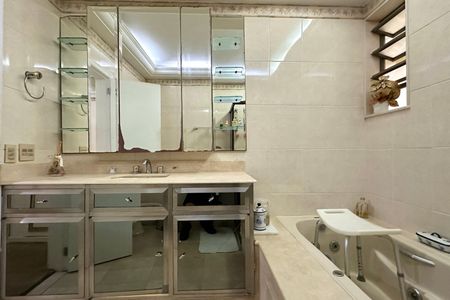 Apartamento à venda com 430m², 4 quartos e 1 vagaBanheiro da Suíte 2