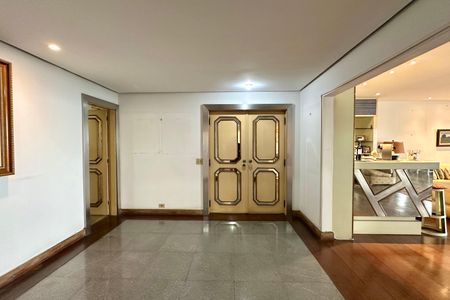 Apartamento à venda com 430m², 4 quartos e 1 vagaCorredor