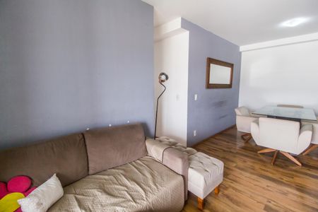 Sala de apartamento à venda com 3 quartos, 74m² em Jardim Tupanci, Barueri