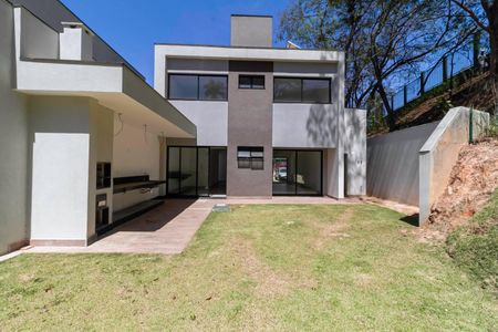 Casa de condomínio à venda com 600m², 3 quartos e 3 vagasQuintal