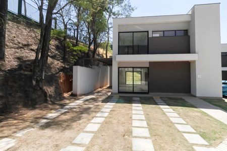 Casa de condomínio à venda com 600m², 3 quartos e 3 vagasFachada
