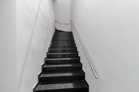 Casa de condomínio à venda com 600m², 3 quartos e 3 vagasEscada