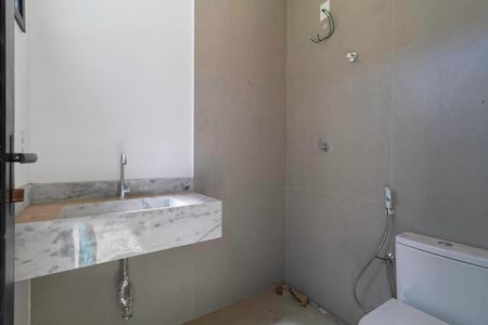 Casa de condomínio à venda com 600m², 3 quartos e 3 vagasBanheiro de Serviço