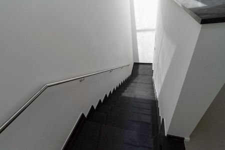 Casa de condomínio à venda com 600m², 3 quartos e 3 vagasEscada