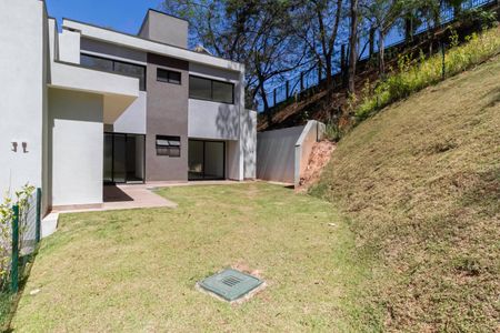 Casa de condomínio à venda com 600m², 3 quartos e 3 vagasQuintal