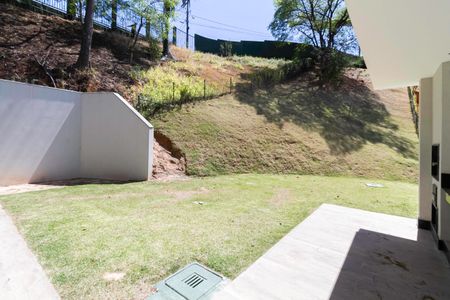 Casa de condomínio à venda com 600m², 3 quartos e 3 vagasQuintal